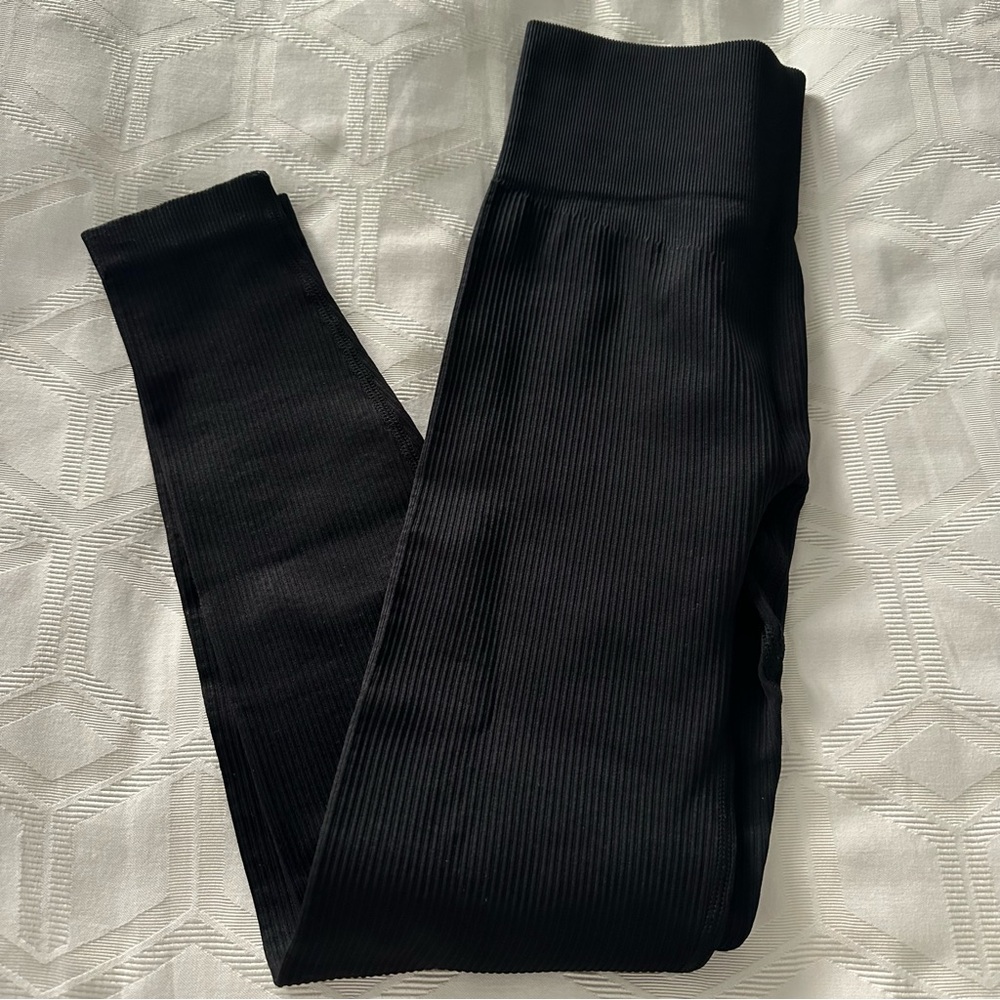 Black Ribbed Leggings - Picture 2 of 4